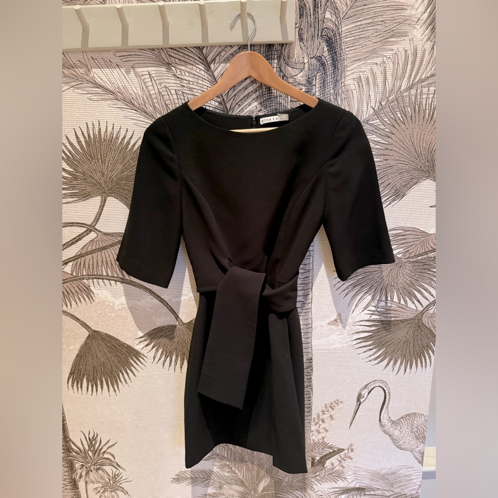 VIRGIL BOAT NECK MINI DRESS - attached tie waist. Size 4 in perfect condition!!